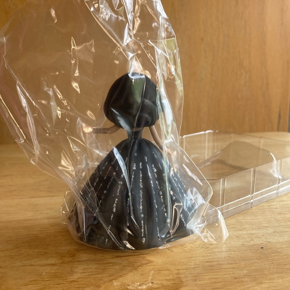 Hallmark Keepsake Ornament Holiday Barbie 1998 - Picture 6 of 8